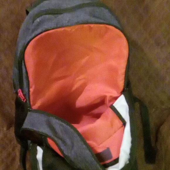 Backpack - Picture 5 of 8